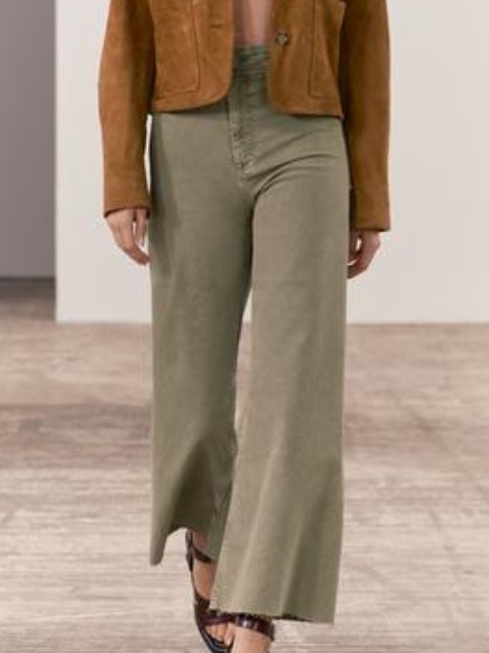 Zara ZW MARINE STRAIGHT HIGH RISE JEANS in OLIVE GREEN / ARMY Green